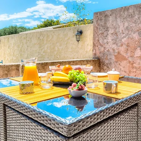 Peaceful Getaway Just Outside Your Riviera House Σπίτι διακοπών *
